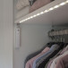 LED-lysbånd til garderobe og natbelysning