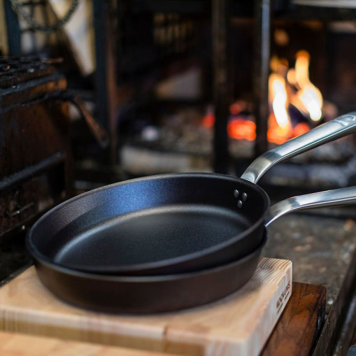Frying Pan 24 cm with ergonomic handle