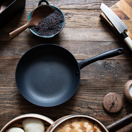 Lightweight Cast Iron Frying Pan 24 cm Honeycomb